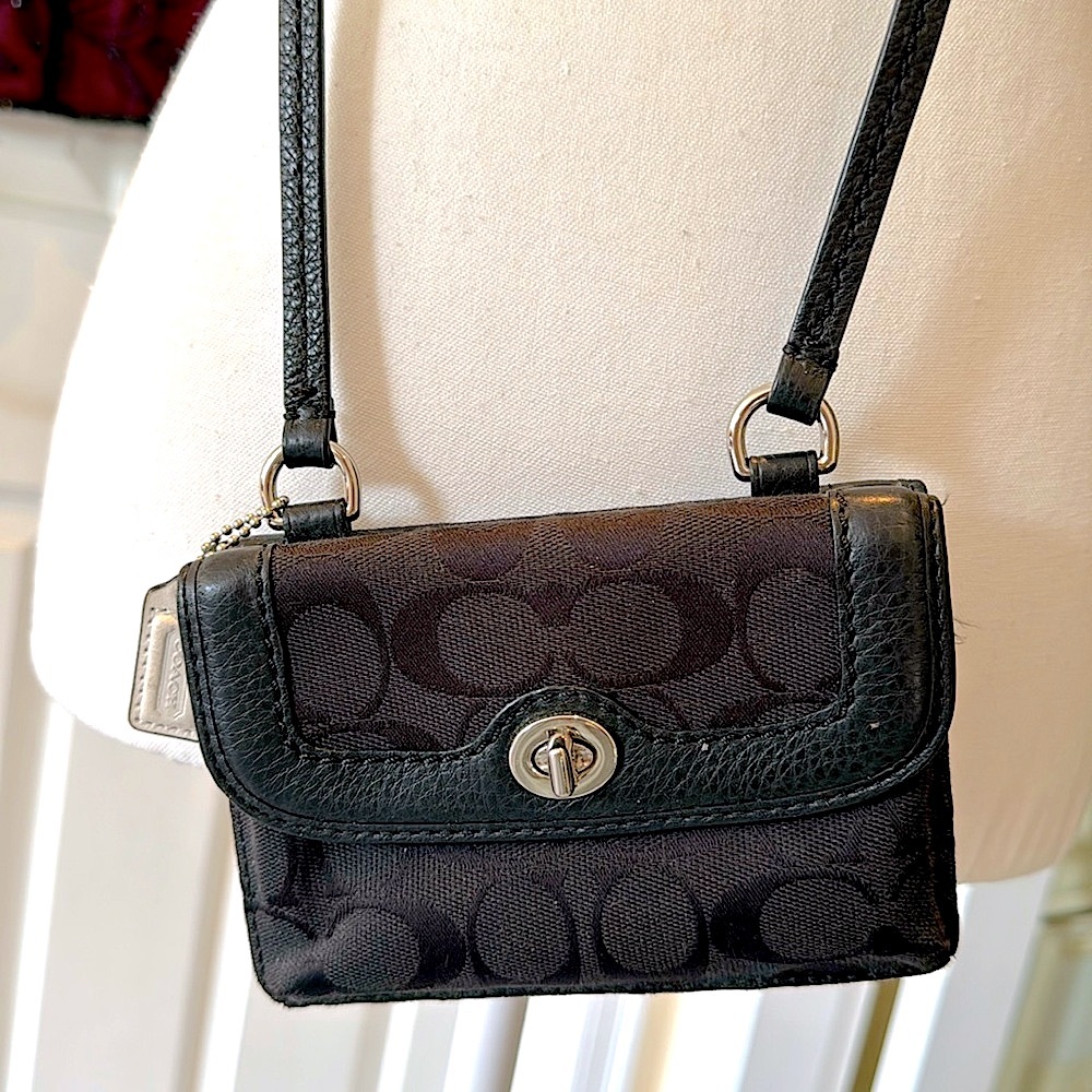 COACH authentic NWOT over the shoulder bag NWOT